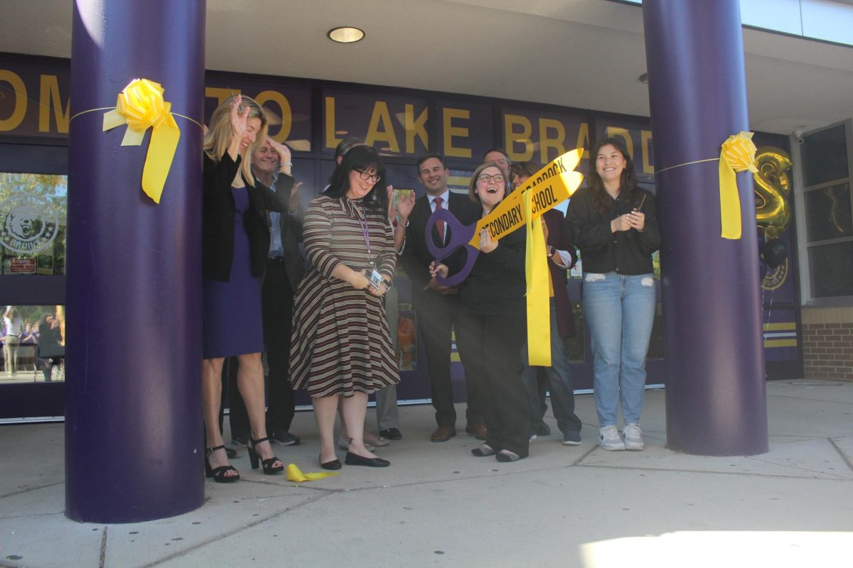 Alumna Kathy Ryan, FCPS School Board member Laura Jane Cohen, Principal Lindsey Kearns and Principal’s Cabinet President Mina Sisco cut the ceremonial ribbon as the marching band plays the fight song.